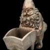 Gartenzwerg Figur Mit Schubkarren Pflanztopf 2 Gartenzwerg Figur Mit Schubkarren Pflanztopf -FIGUREN Verkäufe 2D FS24757 Gartenzwerg Figur mit Schubkarren Pflanztopf 7 1280x1280