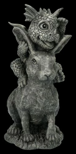 Garten Figur - Drachen Baby Reitet Auf Hase -FIGUREN Verkäufe 2D FS25029 Garten Figur Drachen Baby reitet auf Hase 5 1280x1280