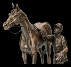 Reiter Figur - Den Sieger Absatteln 13 Reiter Figur - Den Sieger Absatteln -FIGUREN Verkäufe 2D FS26543 Reiter Figur Pferd absatteln 2 1280x1280