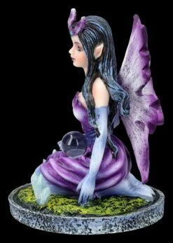 Elfen Figur Klein Lila - Kristana Mit Kristallen 11 Elfen Figur Klein Lila - Kristana Mit Kristallen -FIGUREN Verkäufe 2D FS26952 Elfen Figur klein lila Kristana mit Kristallen 2 1280x1280