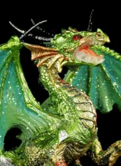 Drachen Figur - Grün Mit Schatztruhe -FIGUREN Verkäufe Drachen Figur Gruen Schatz 4 1280x1280