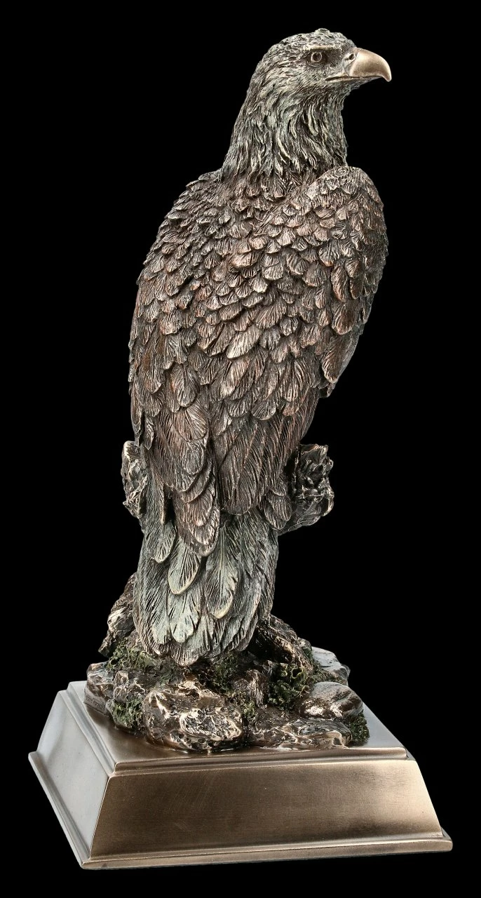 Adler Figur Sitzend Auf Ast 7 Adler Figur Sitzend Auf Ast – Bild 5