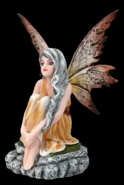 Elfenfigur - Liora Sitzend 11 Elfenfigur - Liora Sitzend -FIGUREN Verkäufe FS26255 Elfenfigur Liora sitzend 2 1280x1280