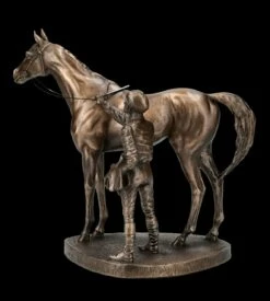 Reiter Figur - Den Sieger Absatteln 12 Reiter Figur - Den Sieger Absatteln -FIGUREN Verkäufe FS26543 Reiter Figur Pferd absatteln 6 1280x1280