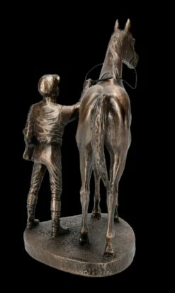 Reiter Figur - Den Sieger Absatteln 16 Reiter Figur - Den Sieger Absatteln -FIGUREN Verkäufe FS26543 Reiter Figur Pferd absatteln 8 1280x1280