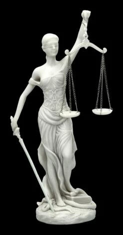 Justitia Figur Weiß