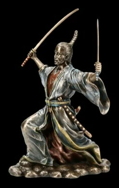 Samurai Figur - Bujutsu Mit Zwei Schwertern -FIGUREN Verkäufe KS7007 Samurai Figur Bujutsu mit zwei Schwertern 3 1280x1280