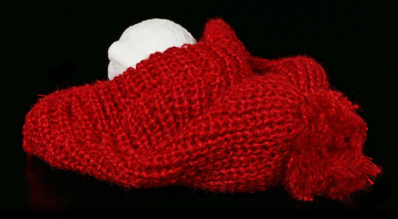 Katzen Figur Schlafend In Roter Bommelmütze 7 Katzen Figur Schlafend In Roter Bommelmütze – Bild 5