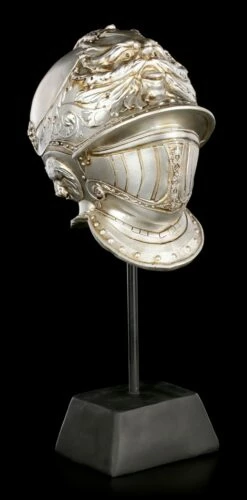 Löwen Ritterhelm Auf Schwarzem Sockel