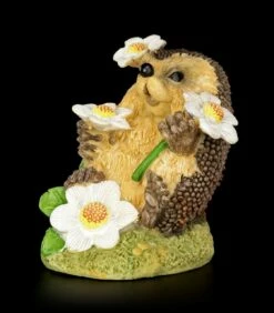 Lustige Igel Figur Mit Gänseblümchen - Blumenzauber -FIGUREN Verkäufe Lustiger Igel Gaensebluemchen 2 1280x1280