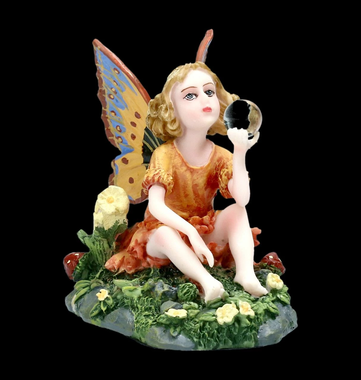 Kleine Elfen Figur Sitzt In Blumenwiese 3 Kleine Elfen Figur Sitzt In Blumenwiese