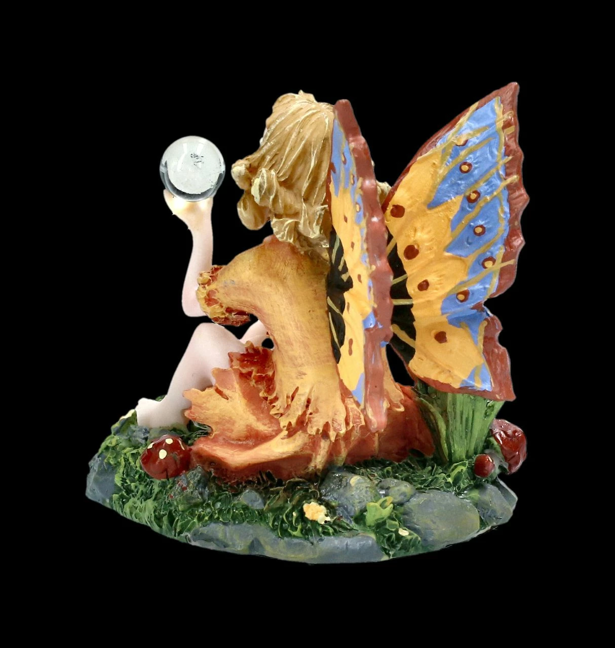 Kleine Elfen Figur Sitzt In Blumenwiese 8 Kleine Elfen Figur Sitzt In Blumenwiese – Bild 6